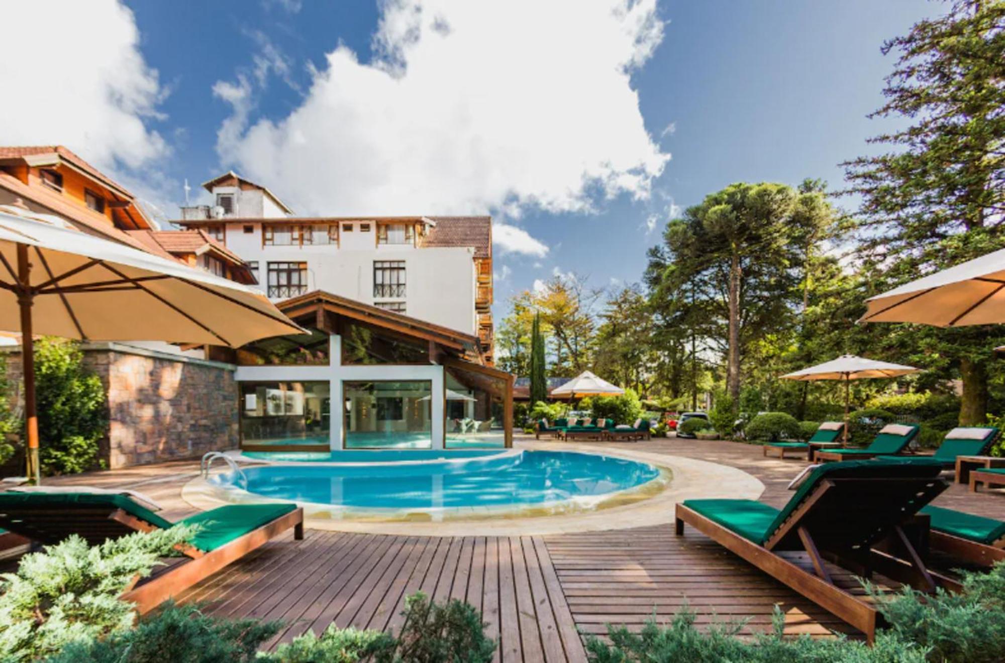 Bavaria Sport Hotel Gramado Exteriér fotografie The swimming pool at the hotel